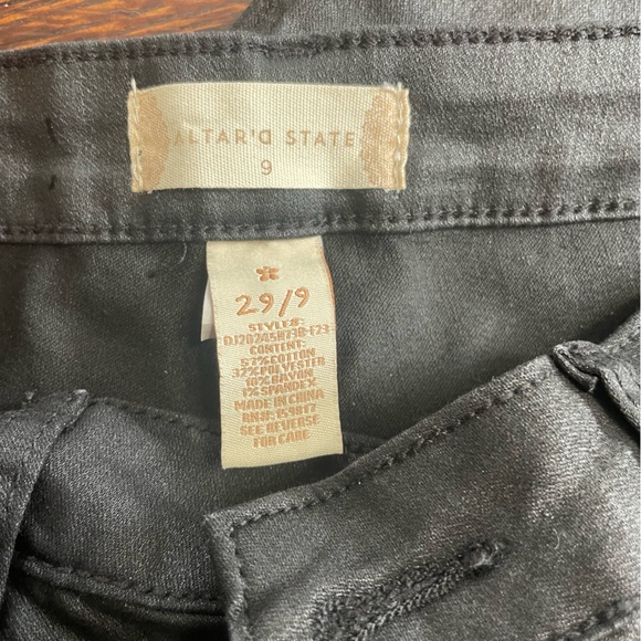 Altar’d State Clara coated black high rise flare jeans size 29 - Picture 4 of 5